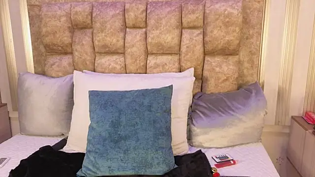 Snapshot of avis_lara chatting on November 21, 7:45 pm avis lara online show from November 21, 7:45 pm