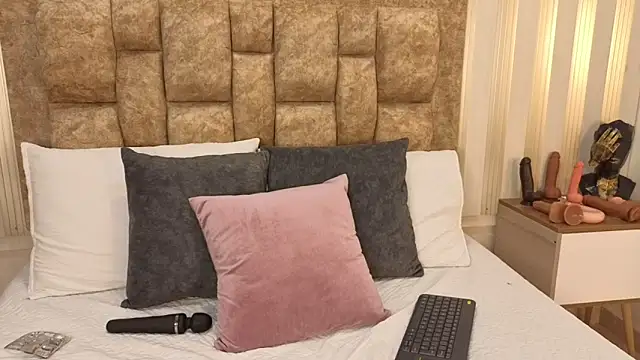 Snapshot of avis_lara chatting on December 3, 6:39 pm avis lara online show from December 3, 6:39 pm