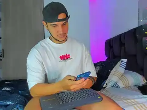 austinoficial online show from January 12, 10:26 pm