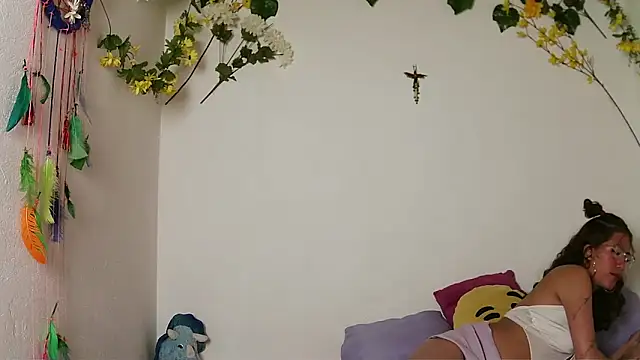 zoe ch  online show from October 13, 6:57 am