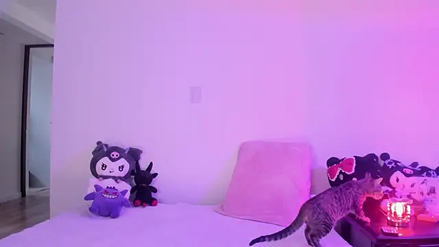 raven  white1 online show from October 29, 6:53 pm