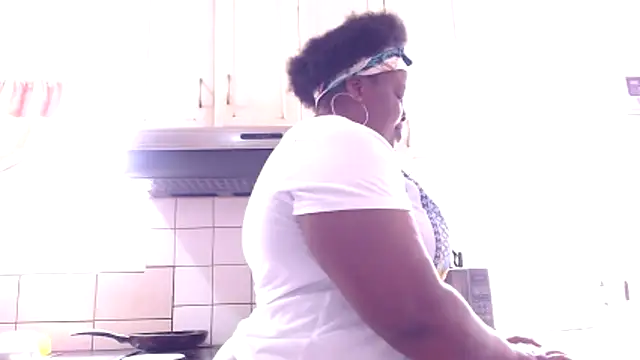 omalicha98 online show from December 4, 7:39 am