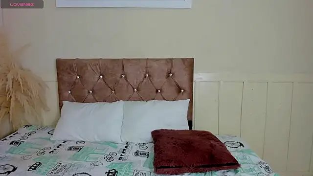 Natashawool1 online show from February 12, 4:33 pm