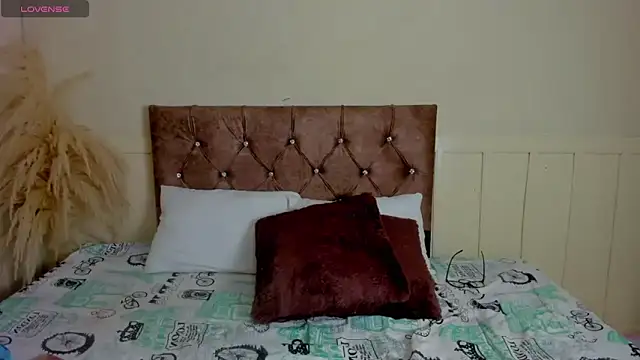 Natashawool1 online show from February 19, 4:22 pm