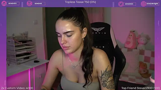 Snapshot of NaomiiMoon chatting on October 1, 7:09 pm NaomiiMoon online show from October 1, 7:09 pm