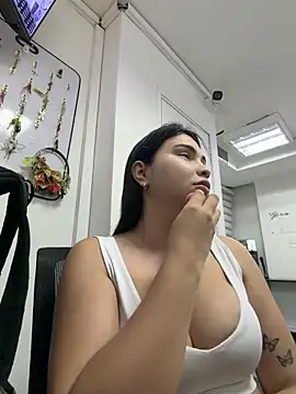 Aitana Hilton  online show from December 20, 11:50 am