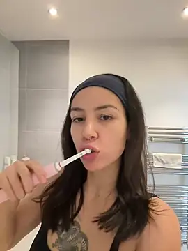 anaromeroxo online show from March 18, 1:20 pm