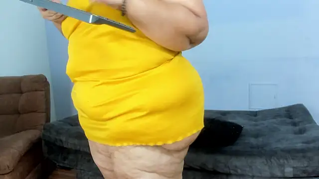 Charlotte curvy  online show from March 14, 2:10 am