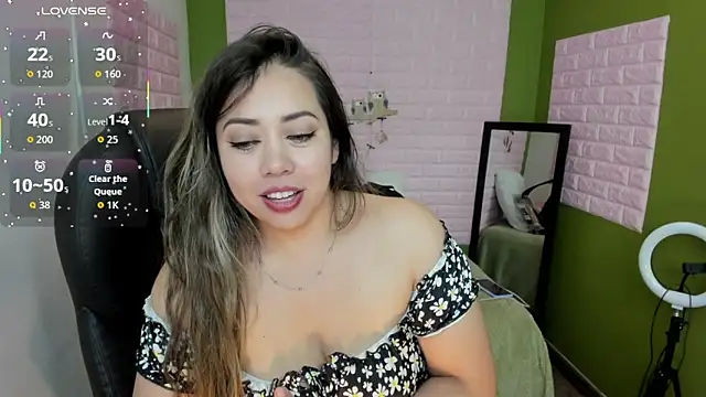 zahra Jalid online show from November 13, 10:30 pm