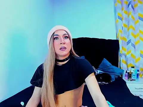 Georgina Giio online show from December 1, 1:10 am