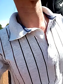 Frdrereeee online show from November 7, 6:41 pm