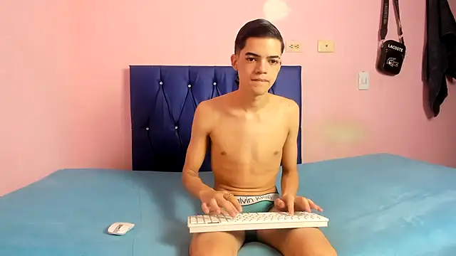 Latinos 2001 online show from January 6, 1:15 pm