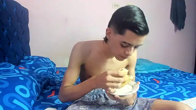 Latinos 2001 online show from February 2, 3:22 pm