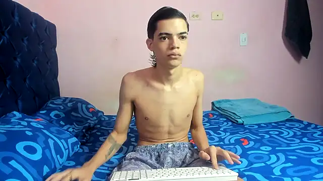 Latinos 2001 online show from February 9, 2:54 pm