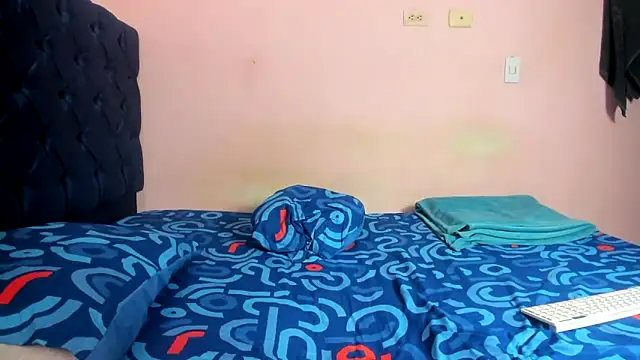 Latinos 2001 online show from February 19, 4:36 pm