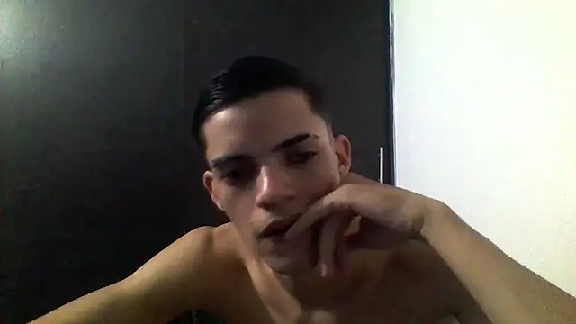 Latinos 2001 online show from May 9, 3:45 am