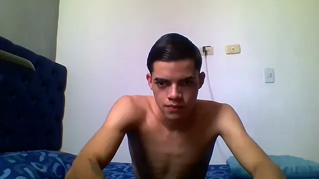 Latinos 2001 online show from May 16, 3:44 pm