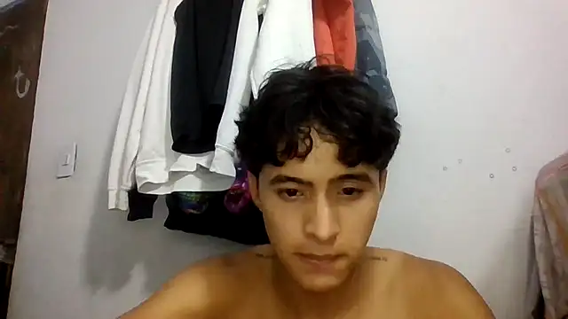 Snapshot of Sm1thXx chatting on February 14, 3:33 am Sm1thXx online show from February 14, 3:33 am