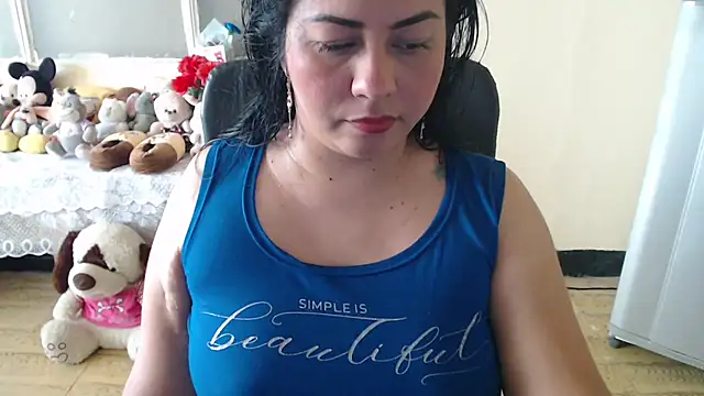 Snapshot of thamara226 chatting on February 13, 2:13 pm thamara226 online show from February 13, 2:13 pm