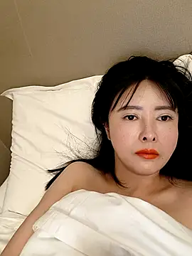 Snapshot of lilandi0521 chatting on February 25, 1:09 am lilandi0521 online show from February 25, 1:09 am