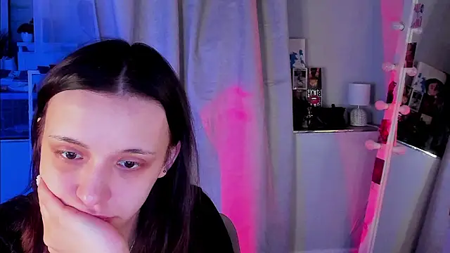 Sahara Shields online show from March 25, 8:42 am