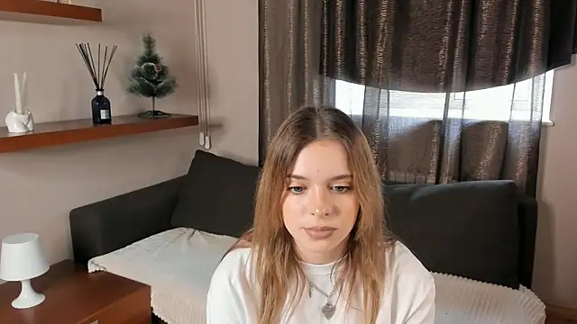 MonaClive online show from February 4, 8:02 am