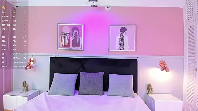 janna lopez  online show from October 18, 3:31 am