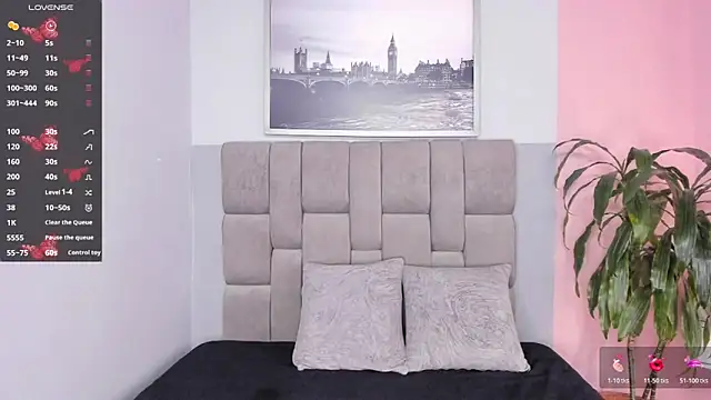 janna lopez  online show from November 22, 12:04 pm