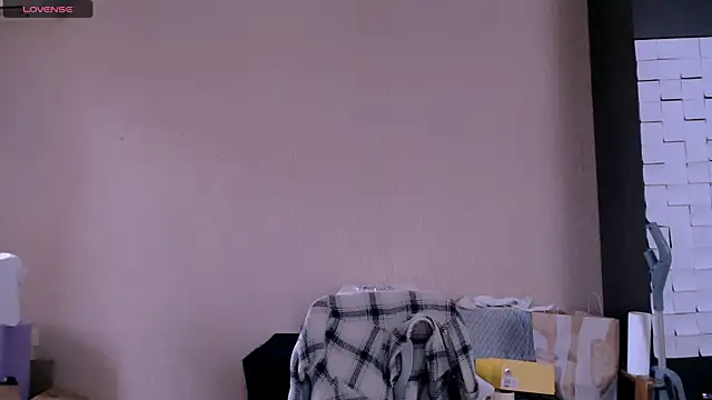 Snapshot of _Roselina_ chatting on December 4, 7:28 am Roselina online show from December 4, 7:28 am