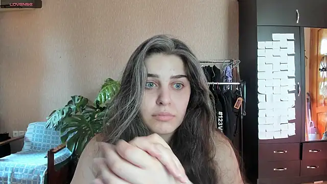 Snapshot of _Roselina_ chatting on July 13, 8:39 am Roselina online show from July 13, 8:39 am