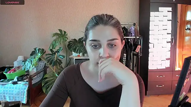 Snapshot of _Roselina_ chatting on July 23, 3:32 pm Roselina online show from July 23, 3:32 pm