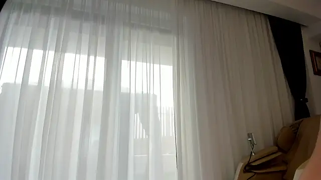 Snapshot of Saradiamond1 chatting on November 6, 8:15 am Saradiamond1 online show from November 6, 8:15 am