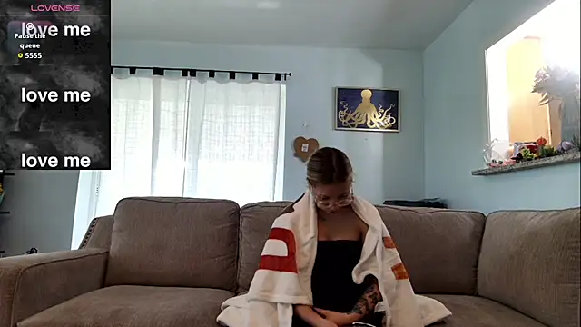 Hatgirl69 online show from October 13, 3:34 pm