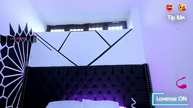 EthaanCox online show from October 17, 9:17 pm