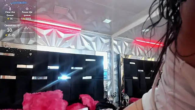 Shelley-Hack online show from March 1, 4:11 pm