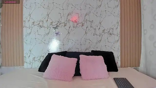 Christal Golden online show from December 3, 8:40 pm