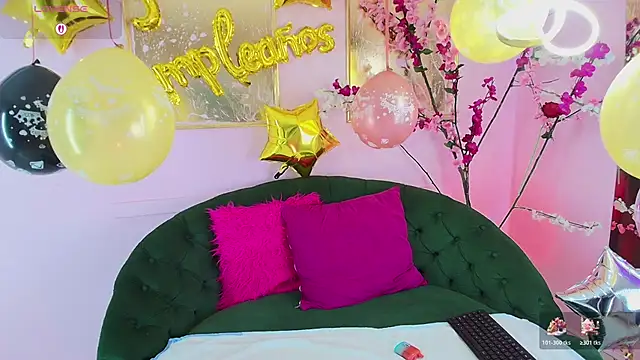 scarlette69 online show from December 22, 8:39 pm