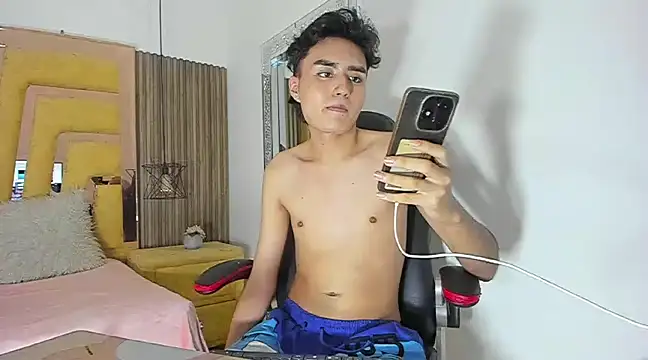 Snapshot of AiddenScott chatting on January 22, 10:29 am AiddenScott online show from January 22, 10:29 am