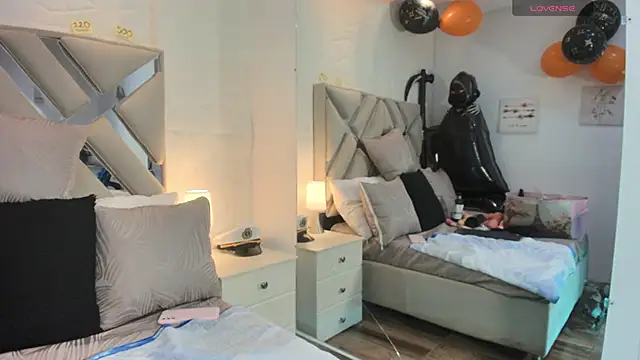 Snapshot of raquell_moore chatting on October 15, 12:16 pm raquell moore online show from October 15, 12:16 pm