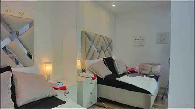 raquell moore online show from December 3, 11:41 am