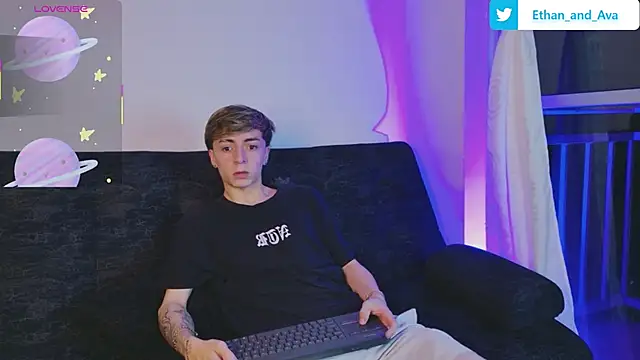 ethan and ava online show from November 8, 2:12 am