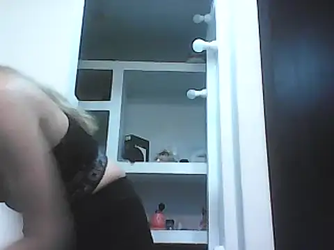 VittoriaTaylor online show from March 12, 1:03 am