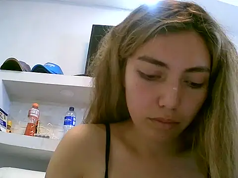 Snapshot of VittoriaTaylor chatting on April 18, 8:20 pm VittoriaTaylor online show from April 18, 8:20 pm