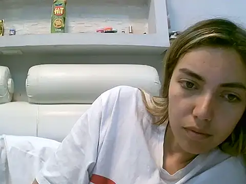 Snapshot of VittoriaTaylor chatting on May 7, 10:59 pm VittoriaTaylor online show from May 7, 10:59 pm