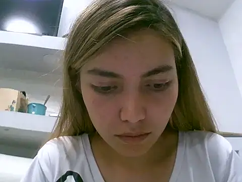 Snapshot of VittoriaTaylor chatting on May 16, 3:47 am VittoriaTaylor online show from May 16, 3:47 am