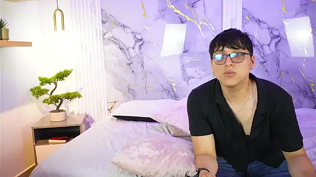 vanilla hot online show from October 7, 1:30 pm