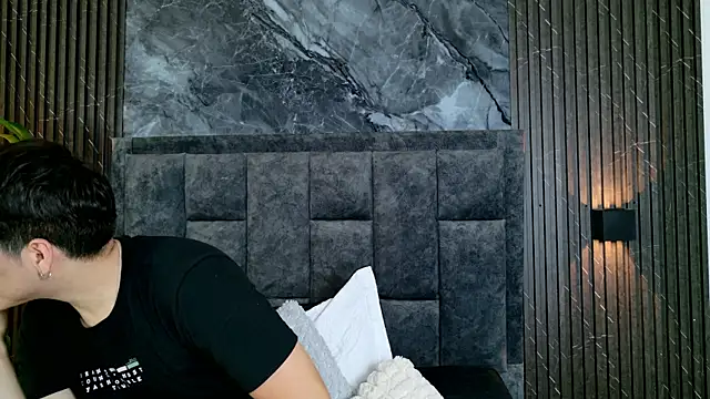 vanilla hot online show from November 18, 7:07 pm