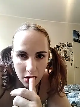 courtneycux online show from January 21, 7:04 am