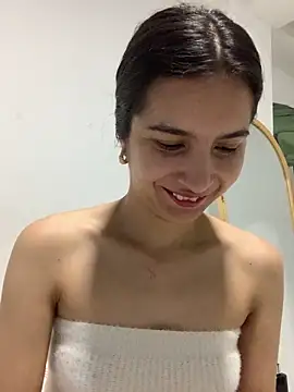 Bella still online show from December 1, 1:16 pm