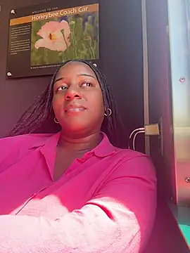 xoxoHotCoCo online show from April 18, 4:44 pm